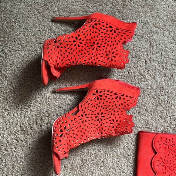 Matching set heels and clutch/ shoulder bag - Picture 2 of 6